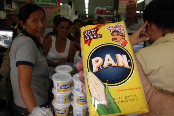 2.130 bolívares es el nuevo precio con el que llegó la harina Pan a establecimientos comerciales de San Antonio | Foto: La Nación