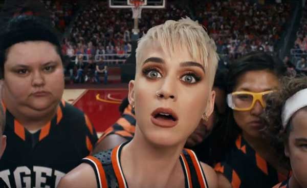 Katy Perry en el videoclip de Swish Swish | Captura de video