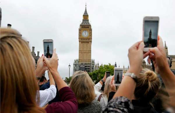 El Big Ben tocó sus últimas campanadas antes de iniciar 4 años de silencio | Foto: AP