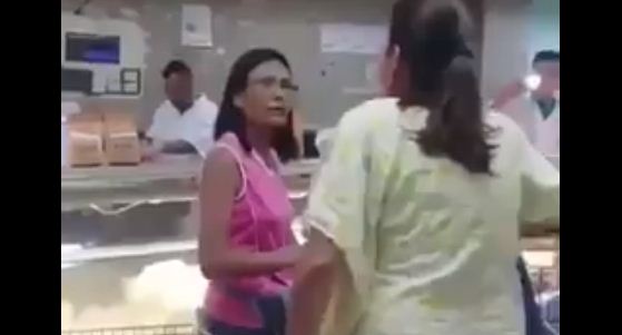 Rectora Socorro Hernández confrontada por venezolanos | Foto: Captura de video