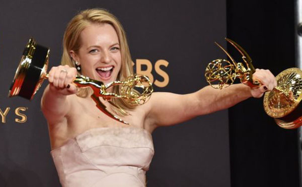 La actriz Elisabeth Moss consiguió al fin su ansiado Emmy | Foto: Getty Images