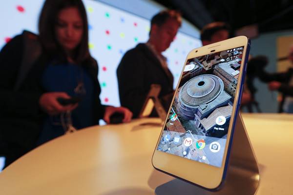 Google presenta sus teléfonos móviles Google Pixel 2 y Google Pixel 2 XL | Foto: EFE