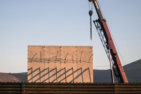 Uno de los prototipos del muro para separar Estados Unidos de México (Guillermo Arias / AFP) 