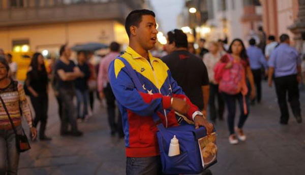 Venezolano en Perú recibió insultos mientras vendía empanadas en un autobús | Referencial