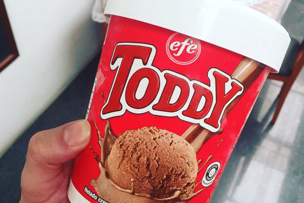 Ni un billete de 100 mil bolívares es suficiente para cubrir el costo del helado Toddy | Foto cortesía