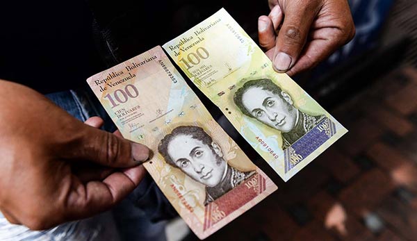 La inflación se come al nuevo billete de 100 mil bolívares |Foto: AFP
