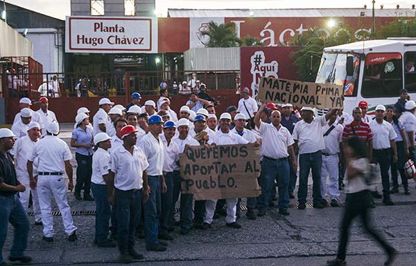 Trabajadores de Los Andes protestan por falta de materia prima | Foto: El Impulso