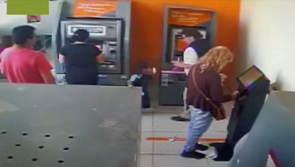 Niño de cuatro años roba en un banco de Chile | Foto: Captura de video