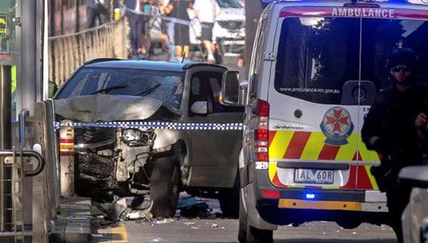 Conductor atropelló a al menos 15 personas en Melbourne, Australia