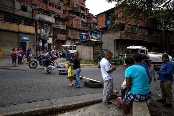  Siguen las protestas en varias zonas de Venezuela por falta de comida, gas y agua Siguen las protestas en varias zonas de Venezuela por falta de comida, gas y agua | Foto: EFE