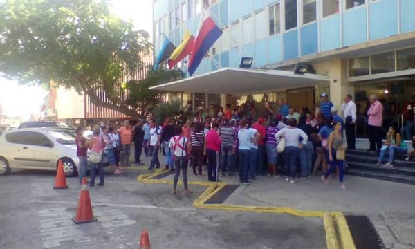 Protestan en Maracaibo por incumplimiento de promesas electorales | Foto: @radiofeyalegria