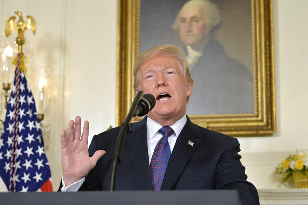 WAP20180413507. Washington (United States), 13/04/2018.- US President Donald J. Trump makes remarks as he speaks to the nation, announcing military action against Syria in response to the recent alleged gas attack on civilians in Douma, at the White House in Washington, DC, USA, 13 April 2018. (Atentado, Siria, Estados Unidos) EFE/EPA/MIKE THEILER / POOL ATTENTION EDITORS: IMAGE REISSUED WITH TONE ADJUSTMENTS